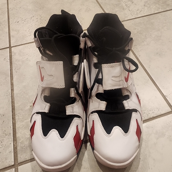 NIKE 49ERS EDITON DIAMOND TURF 2, SPEED TURF , AND DIAMOND TURF 96 MAX . - Picture 4 of 11